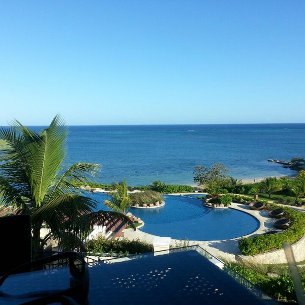 11/1/2013 tarihinde Laura P.ziyaretçi tarafından Pristine Bay Resort'de çekilen fotoğraf