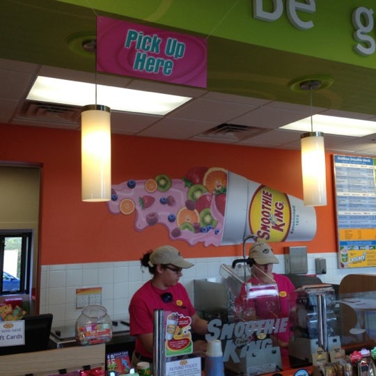 Photo taken at Smoothie King by Dominic S. on 10/5/2012