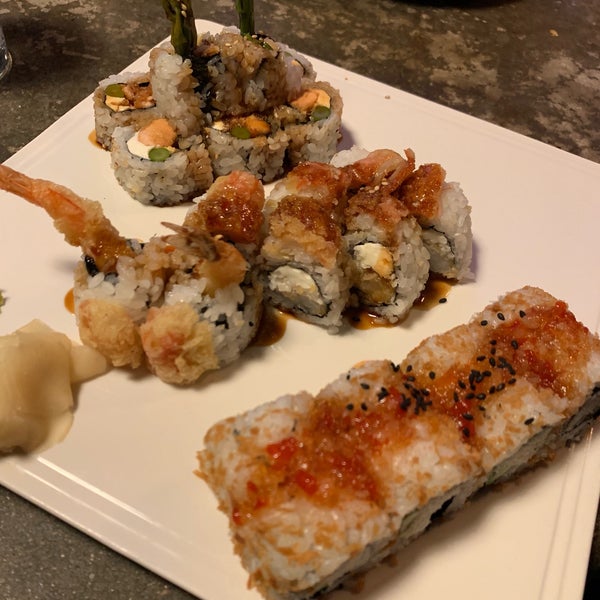 Снимок сделан в Blue Sushi Sake Grill пользователем Mary K. 11/11/2019