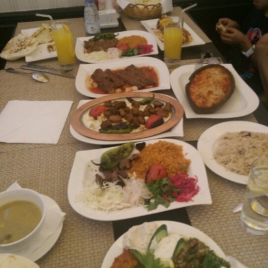 Photo taken at Ennap Restaurant مطعم عناب by Emad A. on 9/12/2014