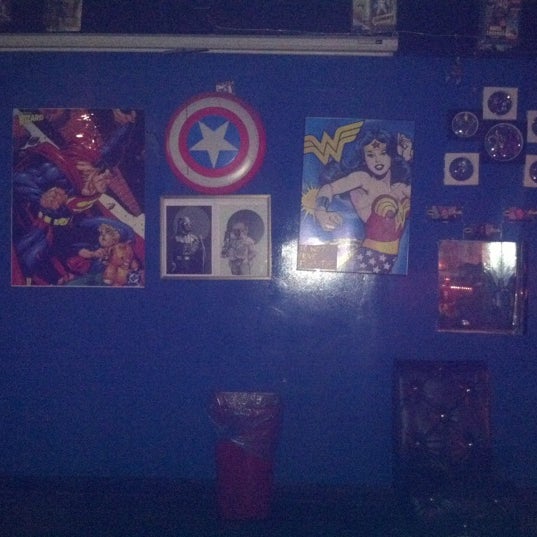 Das Foto wurde bei Gotham City Lounge von Jake am 10/1/2012 aufgenommen