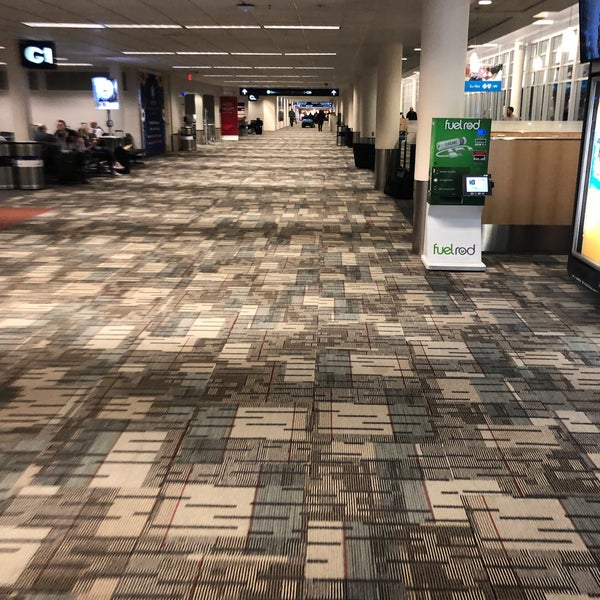 12/2/2019 tarihinde Katieziyaretçi tarafından Terminal 1-Lindbergh'de çekilen fotoğraf