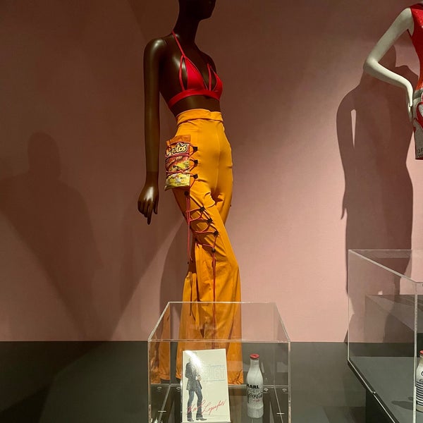 11/5/2023에 Vivian L.님이 Museum at the Fashion Institute of Technology (FIT)에서 찍은 사진