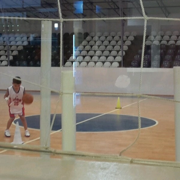 Foto scattata a Hidayet Türkoğlu Basketbol ve Spor Okulları Dikmen da Volk@n Ö. il 9/17/2016