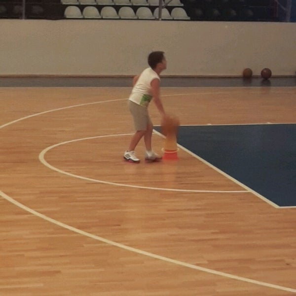 Foto scattata a Hidayet Türkoğlu Basketbol ve Spor Okulları Dikmen da Volk@n Ö. il 7/31/2016