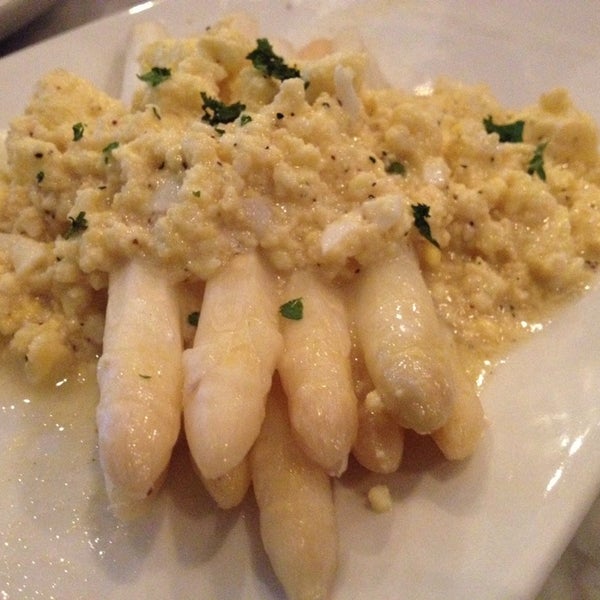 White asparagus with lemon and egg deliciousness