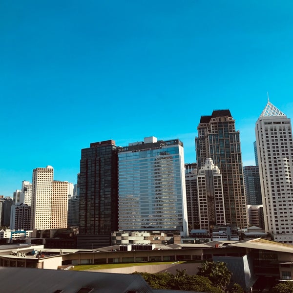 Foto scattata a New World Makati Hotel da Meh il 6/5/2019