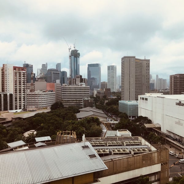 Foto scattata a New World Makati Hotel da Meh il 9/1/2019