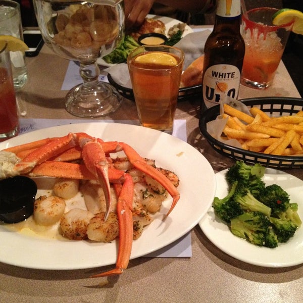 Foto scattata a DiNardo&#39;s Famous Seafood da Sheldon L. il 3/14/2014