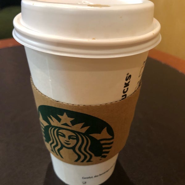 Foto tirada no(a) Starbucks por orezavi em 7/14/2018