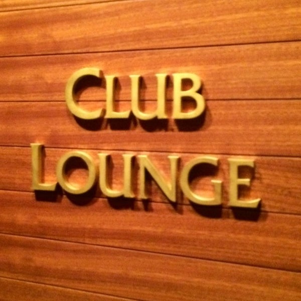 รูปภาพถ่ายที่ The Lounge Bar โดย Иван С. เมื่อ 7/2/2014