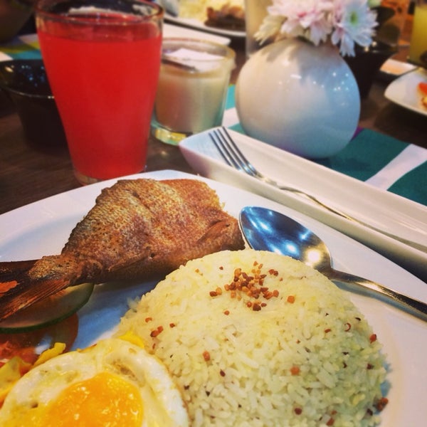 Tinapsilog is a must-try. 👍👌 didn't expect something as sumptuous as this. 🐟 priced right, delight in every bite. ☺️