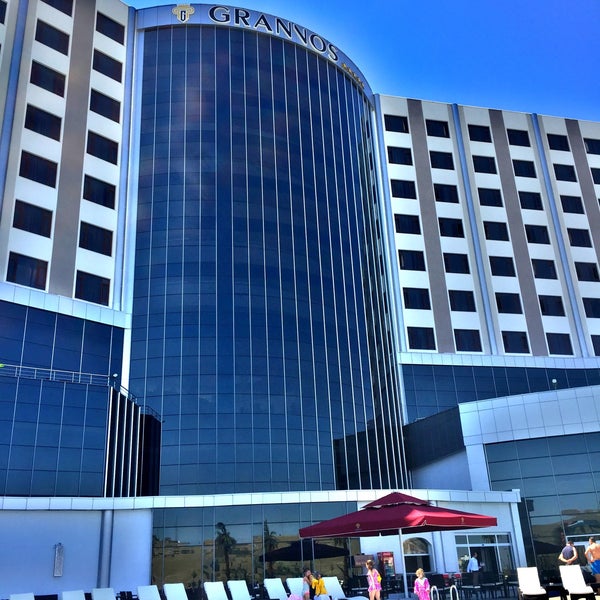 รูปภาพถ่ายที่ Grannos Thermal &amp; Convention Hotel โดย Tuğçe B. เมื่อ 9/6/2015