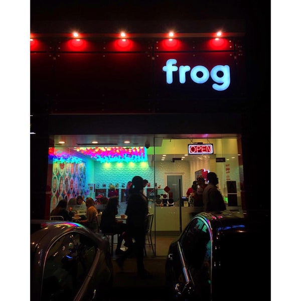3/19/2016 tarihinde Ericka B.ziyaretçi tarafından Frog Frozen Yogurt Bar'de çekilen fotoğraf
