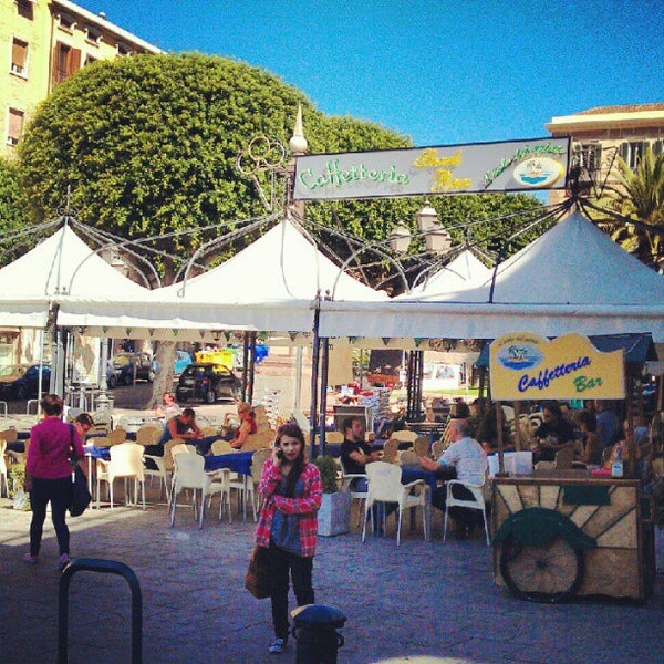 Piazza Yenne Cagliari, Sardegna