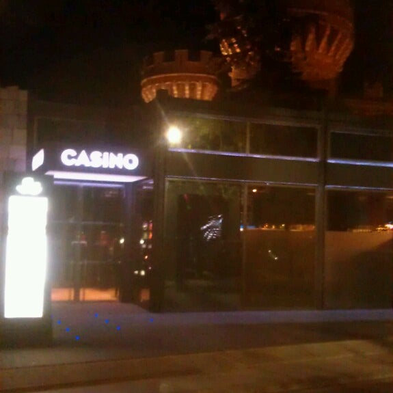 Foto tirada no(a) Casino Castell de Peralada por Rubén G. em 11/5/2013