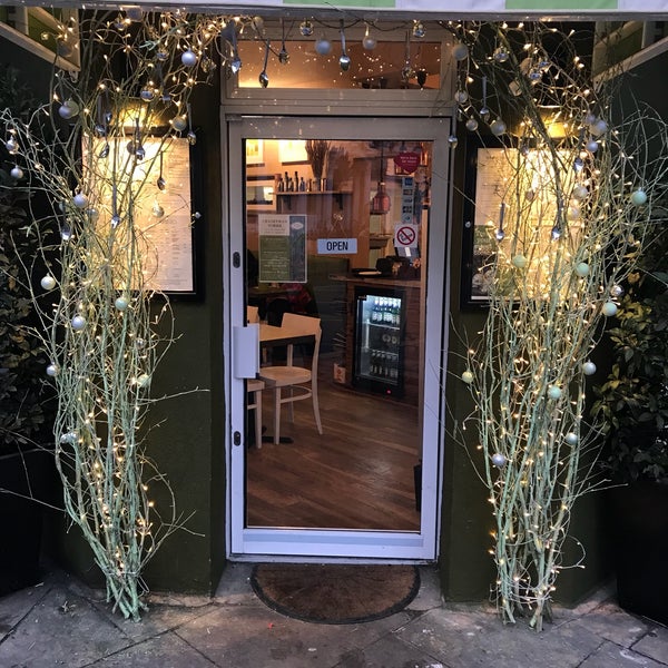 Foto tirada no(a) Casa Bardotti Pizzeria West Kensington por Paco em 7/15/2018