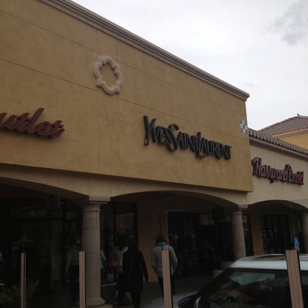 Desert Hills Premium Outlet East Wing Food Court - Food Court in Cabazon