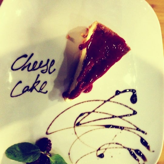 Foto diambil di MoD Cafe&amp;Restaurant oleh Gizem T. pada 11/18/2012