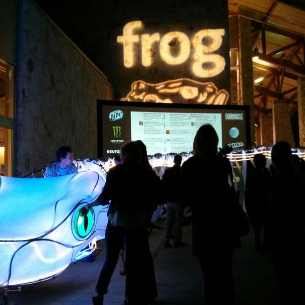 3/9/2013 tarihinde Baris E.ziyaretçi tarafından frog SXSW Interactive Opening Party'de çekilen fotoğraf