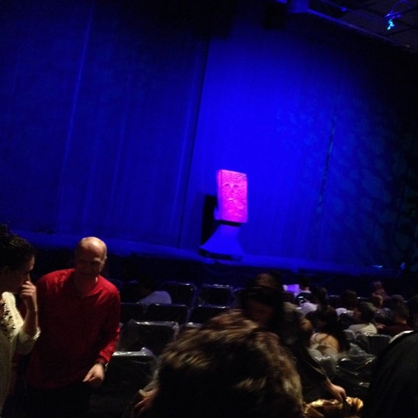 Foto tirada no(a) Randolph Theatre por Dan C. em 12/21/2013