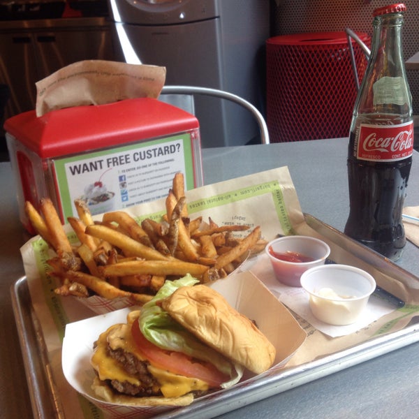 Photo taken at BurgerFi by Carlos S. on 1/24/2015
