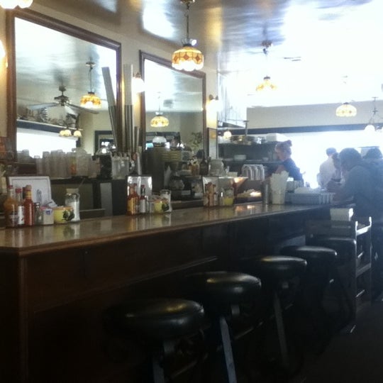 Photo taken at Garrett&#39;s Old Fashioned Restaurant by Jack on 10/13/2012