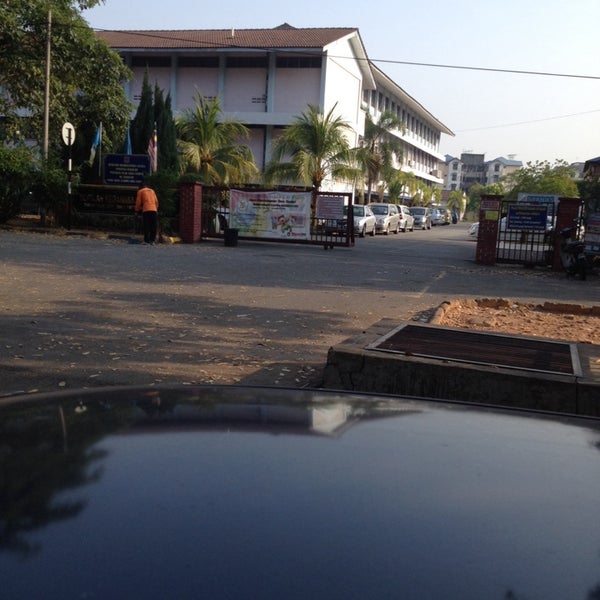 Sekolah Kebangsaan Pauh Jaya General College University