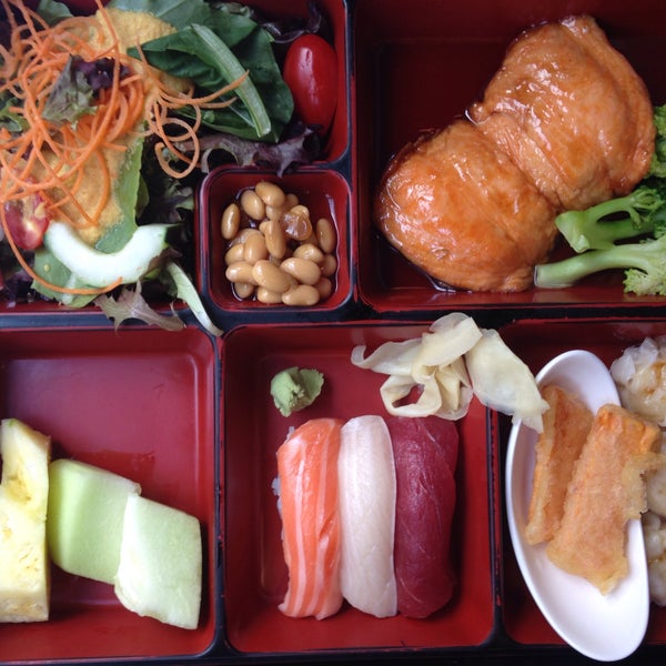 รูปภาพถ่ายที่ Sushi Damo โดย Samuel H. เมื่อ 8/24/2015