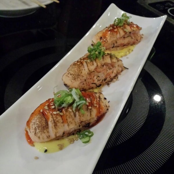 Снимок сделан в Akai Ryu Shabu &amp; Sushi Restaurant пользователем Lisa L. 7/8/2014
