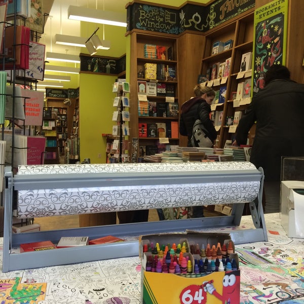 12/21/2015 tarihinde Laura G.ziyaretçi tarafından The Booksmith'de çekilen fotoğraf