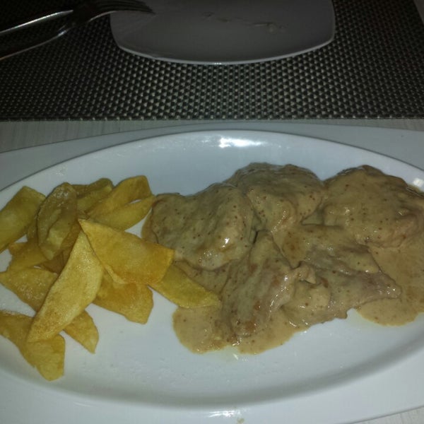 7/9/2014 tarihinde Adriana C.ziyaretçi tarafından Restaurante Tiffanis'de çekilen fotoğraf