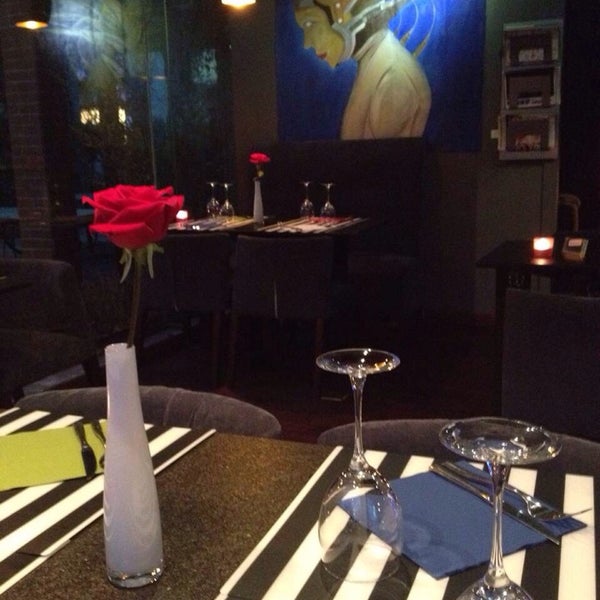 Das Foto wurde bei Cube French Restaurant and Wine Bar von Charles C. am 5/7/2014 aufgenommen