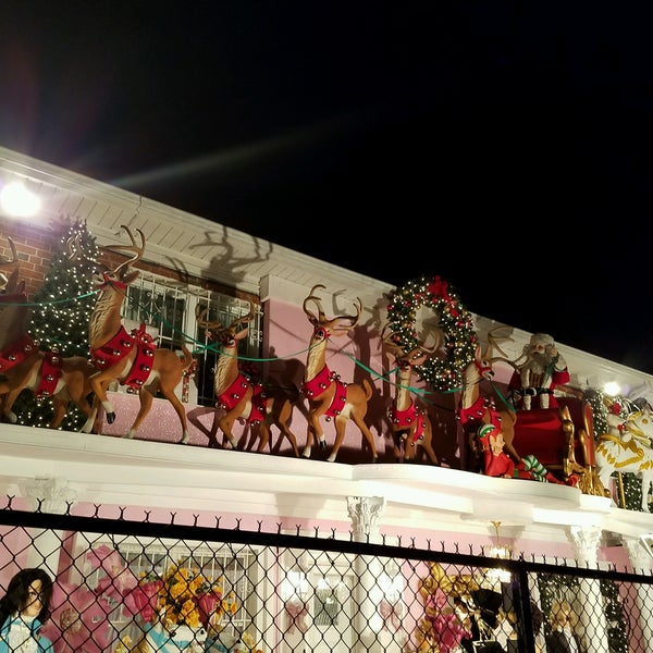 The Pelham Parkway Christmas House Pelham Gardens 2 tips