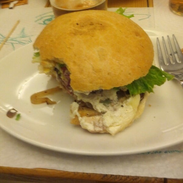 Photo taken at La Castanya Gourmet Burger by Fernando G. on 2/27/2013