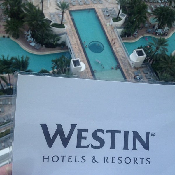 Foto tomada en Pool at the Diplomat Beach Resort Hollywood, Curio Collection by Hilton  por Travel J. el 7/25/2013