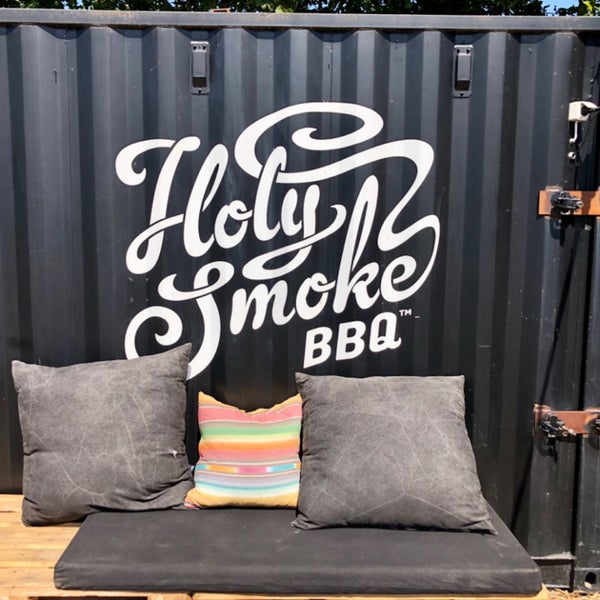 รูปภาพถ่ายที่ Holy Smoke BBQ โดย Christer เมื่อ 7/26/2019