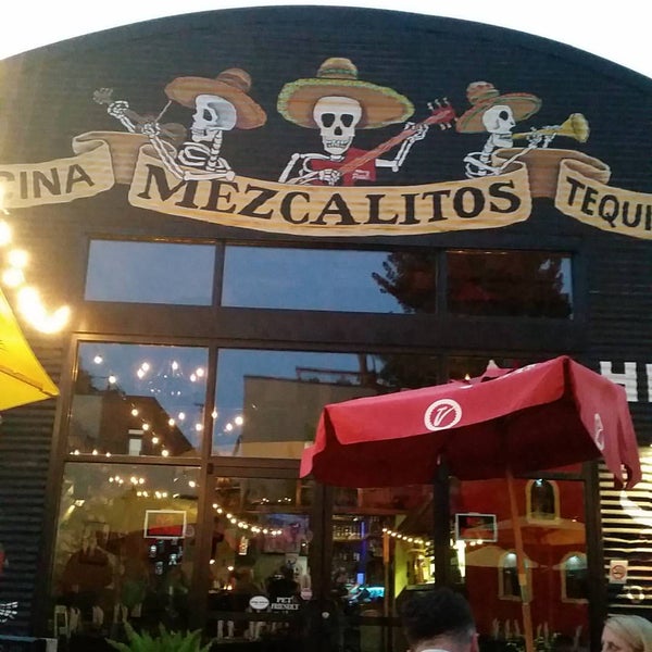 Foto tomada en Mezcalito&#39;s Cocina &amp; Tequila Bar  por Kimberly K. el 9/18/2015