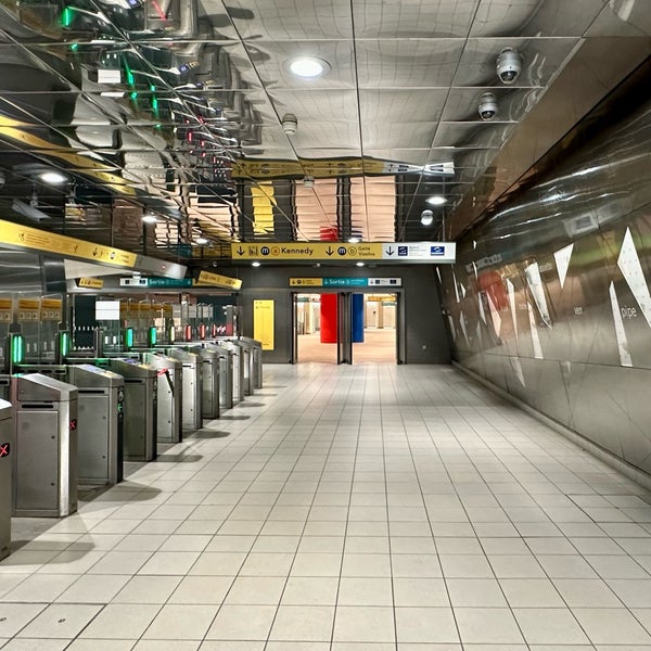 Métro SainteAnne ⓐⓑ Centre 2 tips from 203 visitors