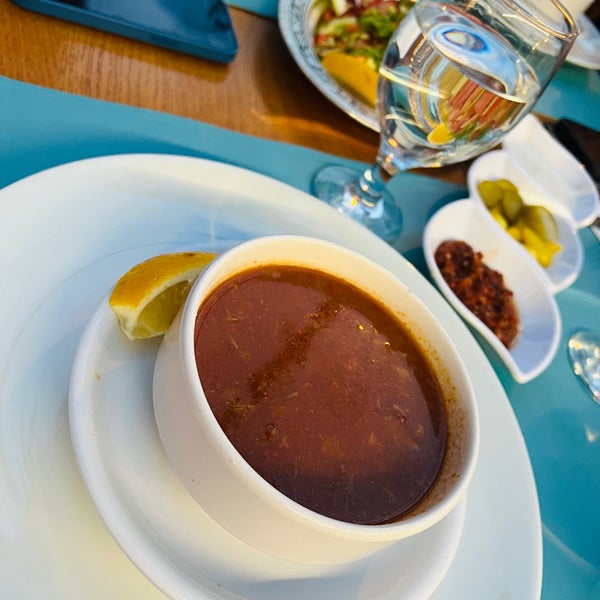 Das Foto wurde bei Tiritcizade Restoran Konya Mutfağı von Birol H. am 5/1/2022 aufgenommen