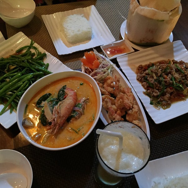Photo taken at Khaw Glong Restaurant by Harvey D. on 4/10/2015