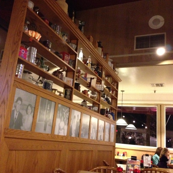 Foto diambil di Brookfields Restaurant oleh Joel W. pada 1/18/2013