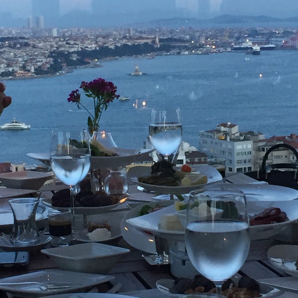 Снимок сделан в Safran Restaurant  InterContinental Istanbul пользователем Sema 6/10/2016