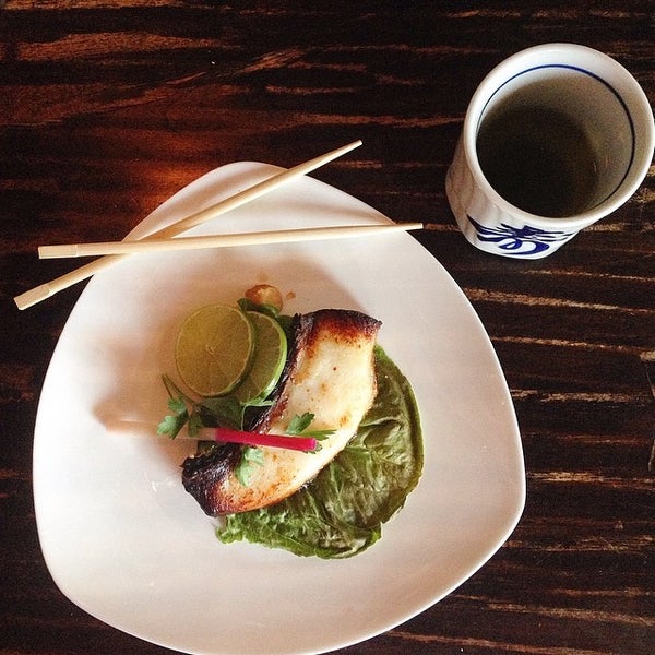 Das Foto wurde bei Toni&#39;s Sushi Bar von Martha D. am 5/11/2014 aufgenommen