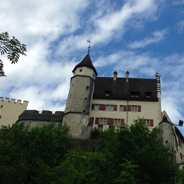 Foto tirada no(a) Schloss Lenzburg por Eva T. em 6/9/2013