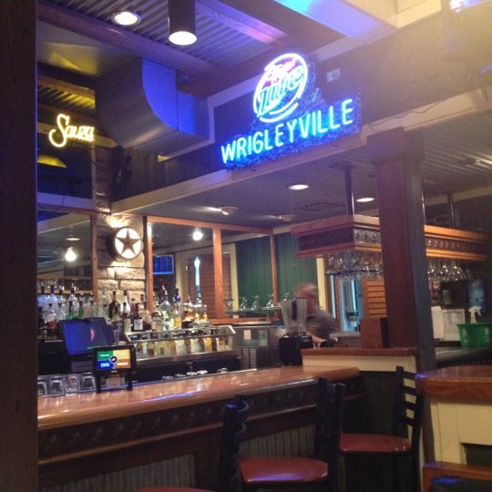 Photo taken at Chili&#39;s Grill &amp; Bar by Carlos on 10/1/2012