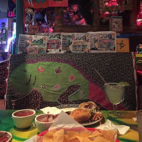 1/13/2015 tarihinde Kristen B.ziyaretçi tarafından Dos Taquitos Xoco'de çekilen fotoğraf