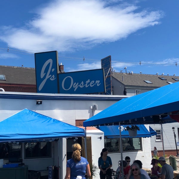 Photo taken at J&#39;s Oyster Bar by Damra Y. on 8/11/2019