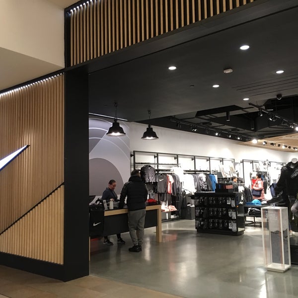 sm fairview nike store