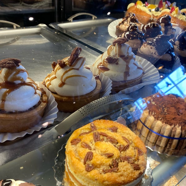 Photo prise au Lamanna&#39;s Bakery, Cafe &amp; Fine Foods par Samson C. le6/5/2021